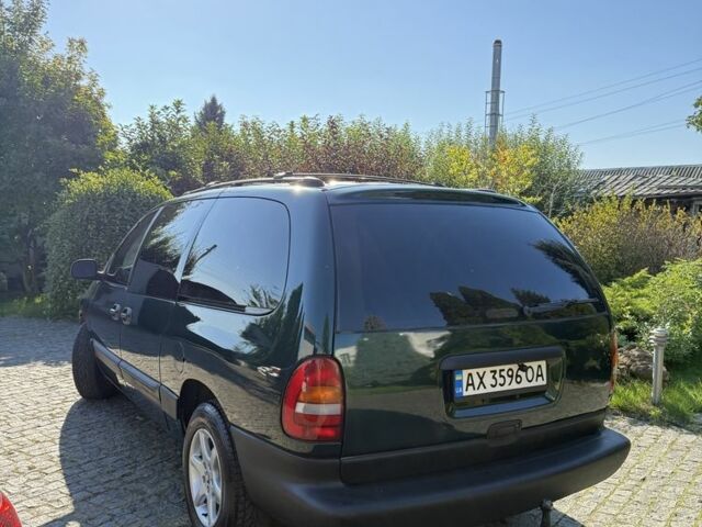 Зелений Крайслер Grand Voyager, об'ємом двигуна 3.3 л та пробігом 200 тис. км за 4500 $, фото 3 на Automoto.ua