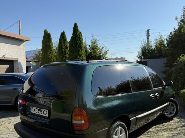Зелений Крайслер Grand Voyager, об'ємом двигуна 3.3 л та пробігом 200 тис. км за 4500 $, фото 4 на Automoto.ua