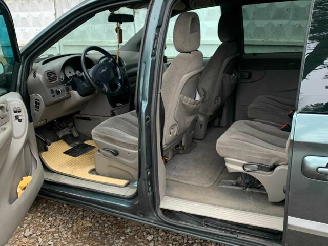 Зелений Крайслер Grand Voyager, об'ємом двигуна 3.3 л та пробігом 353 тис. км за 3550 $, фото 4 на Automoto.ua