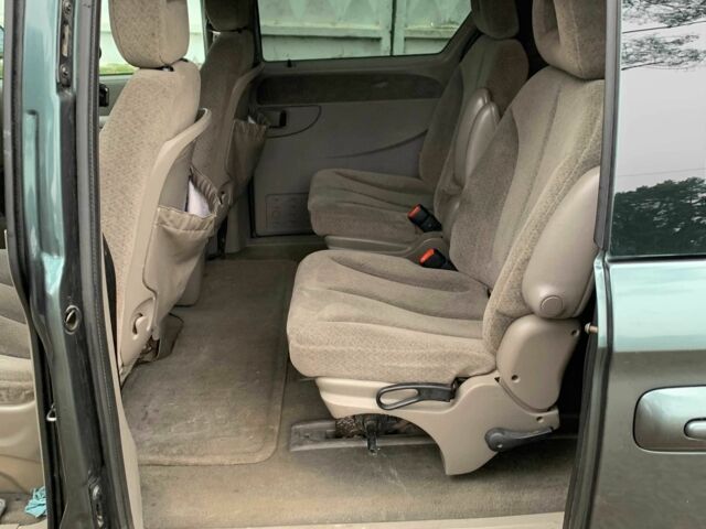 Зелений Крайслер Grand Voyager, об'ємом двигуна 3.3 л та пробігом 353 тис. км за 3550 $, фото 5 на Automoto.ua