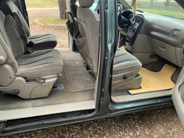 Зелений Крайслер Grand Voyager, об'ємом двигуна 3.3 л та пробігом 353 тис. км за 3550 $, фото 8 на Automoto.ua