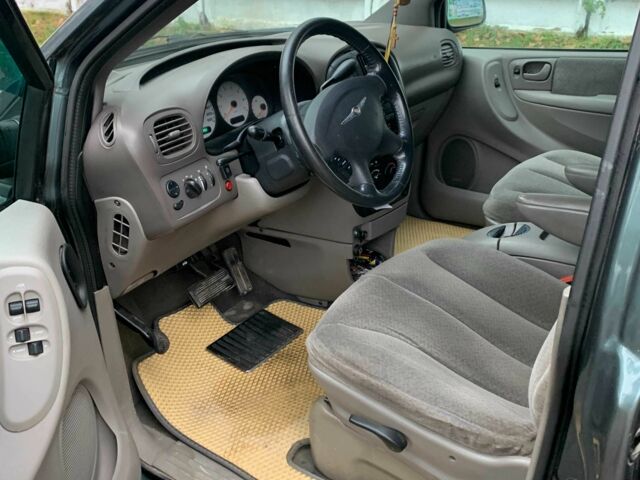 Зелений Крайслер Grand Voyager, об'ємом двигуна 3.3 л та пробігом 353 тис. км за 3550 $, фото 6 на Automoto.ua