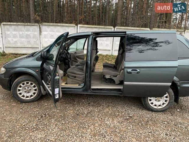 Зелений Крайслер Grand Voyager, об'ємом двигуна 3.3 л та пробігом 353 тис. км за 3450 $, фото 13 на Automoto.ua