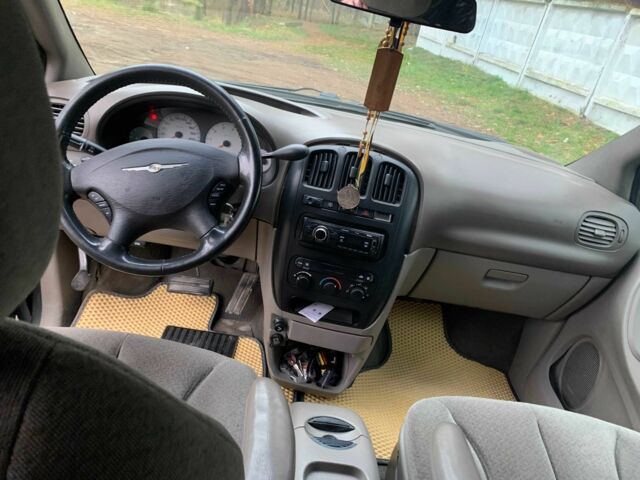 Зелений Крайслер Grand Voyager, об'ємом двигуна 3.3 л та пробігом 353 тис. км за 3550 $, фото 7 на Automoto.ua