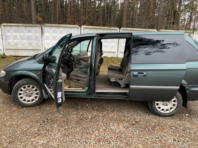 Зелений Крайслер Grand Voyager, об'ємом двигуна 3.3 л та пробігом 353 тис. км за 3550 $, фото 13 на Automoto.ua
