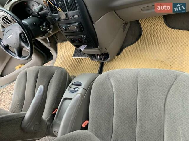 Зелений Крайслер Grand Voyager, об'ємом двигуна 3.3 л та пробігом 353 тис. км за 3450 $, фото 9 на Automoto.ua