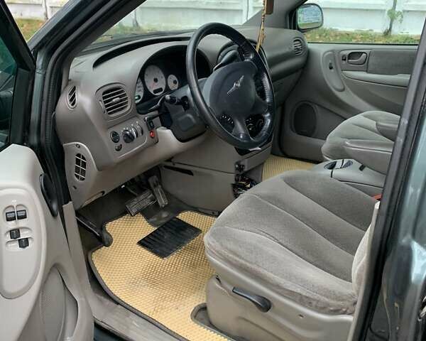 Зелений Крайслер Grand Voyager, об'ємом двигуна 3.3 л та пробігом 353 тис. км за 3450 $, фото 6 на Automoto.ua