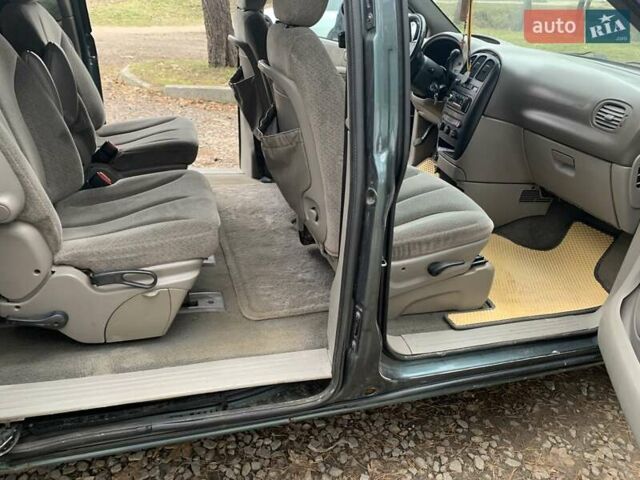 Зелений Крайслер Grand Voyager, об'ємом двигуна 3.3 л та пробігом 353 тис. км за 3450 $, фото 8 на Automoto.ua