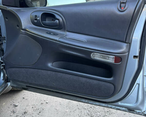 Сірий Крайслер Intrepid, об'ємом двигуна 3.52 л та пробігом 386 тис. км за 2899 $, фото 21 на Automoto.ua