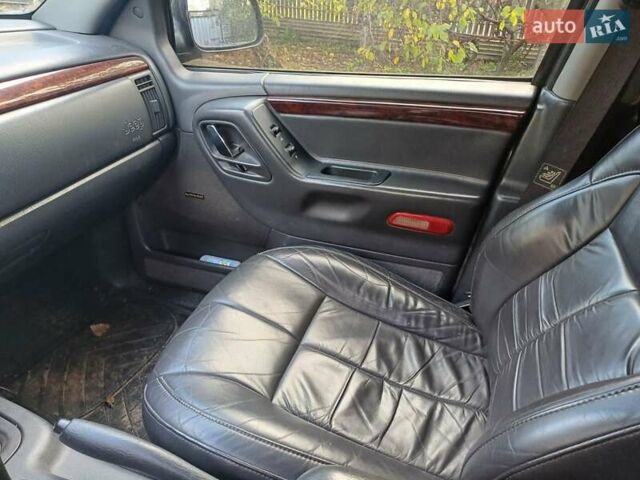 Сірий Крайслер Jeep Cherokee, об'ємом двигуна 4.69 л та пробігом 200 тис. км за 5000 $, фото 1 на Automoto.ua