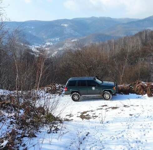 Зеленый Крайслер Джип Чероки, объемом двигателя 2.5 л и пробегом 200 тыс. км за 4500 $, фото 5 на Automoto.ua