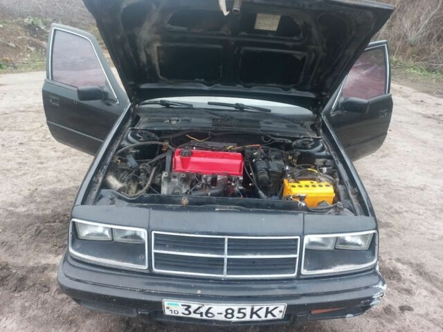 Черный Крайслер ЛЕ Барон, объемом двигателя 2.2 л и пробегом 100 тыс. км за 1066 $, фото 6 на Automoto.ua