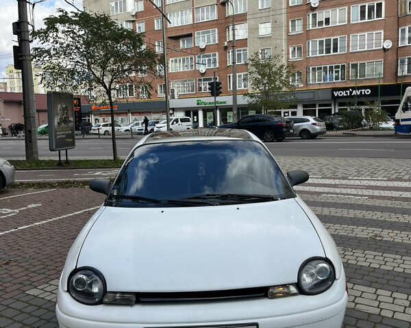 Білий Крайслер Neon, об'ємом двигуна 2 л та пробігом 170 тис. км за 1699 $, фото 2 на Automoto.ua