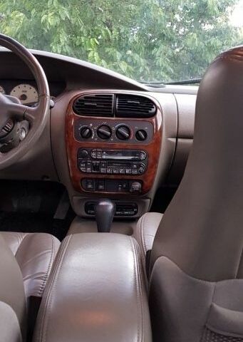 Чорний Крайслер Neon, об'ємом двигуна 2 л та пробігом 260 тис. км за 1300 $, фото 2 на Automoto.ua