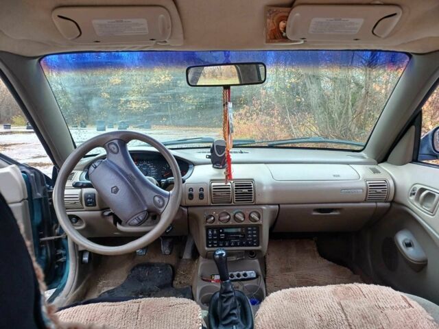 Крайслер Neon 1995 у Житомирі на Automoto.ua Зелений Крайслер Neon, об'ємом двигуна 2 л та пробігом 210 тис. км за 1832 $, фото 8 на Automoto.ua