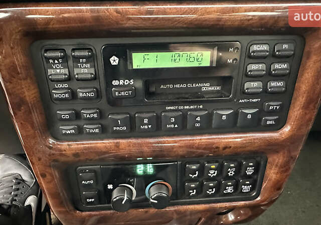 Серый Крайслер Нью Йоркер, объемом двигателя 3.52 л и пробегом 274 тыс. км за 4900 $, фото 16 на Automoto.ua