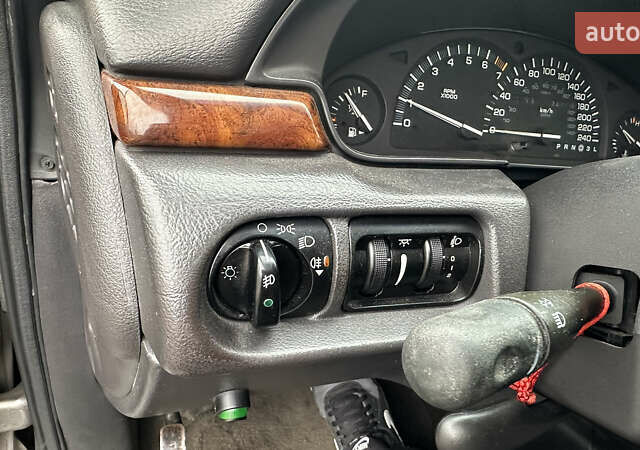 Серый Крайслер Нью Йоркер, объемом двигателя 3.52 л и пробегом 274 тыс. км за 4900 $, фото 19 на Automoto.ua