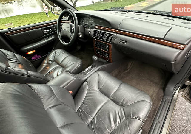 Серый Крайслер Нью Йоркер, объемом двигателя 3.52 л и пробегом 274 тыс. км за 4900 $, фото 8 на Automoto.ua