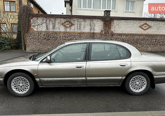 Серый Крайслер Нью Йоркер, объемом двигателя 3.52 л и пробегом 274 тыс. км за 4900 $, фото 3 на Automoto.ua