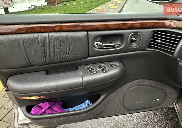 Серый Крайслер Нью Йоркер, объемом двигателя 3.52 л и пробегом 274 тыс. км за 4900 $, фото 13 на Automoto.ua