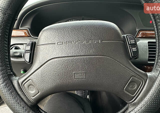 Серый Крайслер Нью Йоркер, объемом двигателя 3.52 л и пробегом 274 тыс. км за 4900 $, фото 18 на Automoto.ua