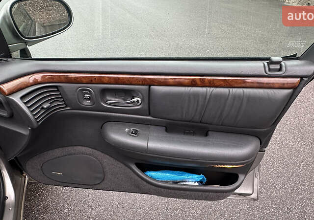 Серый Крайслер Нью Йоркер, объемом двигателя 3.52 л и пробегом 274 тыс. км за 4900 $, фото 9 на Automoto.ua