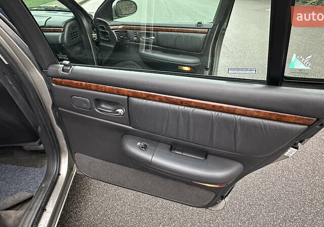 Серый Крайслер Нью Йоркер, объемом двигателя 3.52 л и пробегом 274 тыс. км за 4900 $, фото 11 на Automoto.ua