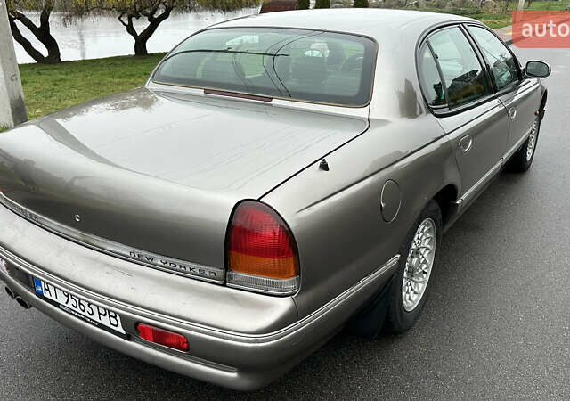 Серый Крайслер Нью Йоркер, объемом двигателя 3.52 л и пробегом 274 тыс. км за 4900 $, фото 6 на Automoto.ua