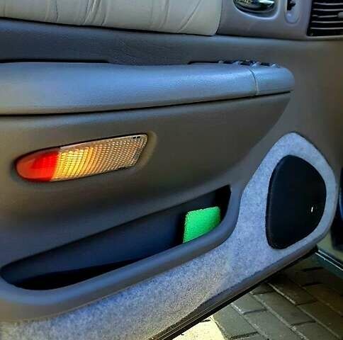 Зеленый Крайслер Нью Йоркер, объемом двигателя 3.5 л и пробегом 252 тыс. км за 4500 $, фото 2 на Automoto.ua