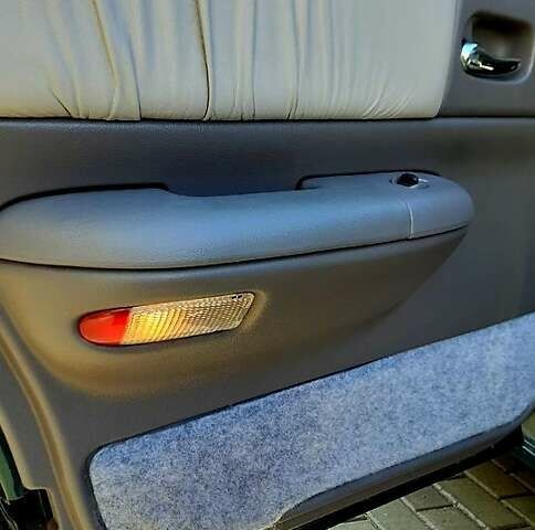 Зеленый Крайслер Нью Йоркер, объемом двигателя 3.5 л и пробегом 252 тыс. км за 4500 $, фото 3 на Automoto.ua