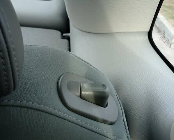 Черный Крайслер ПТ Крузер, объемом двигателя 1.6 л и пробегом 170 тыс. км за 7500 $, фото 58 на Automoto.ua