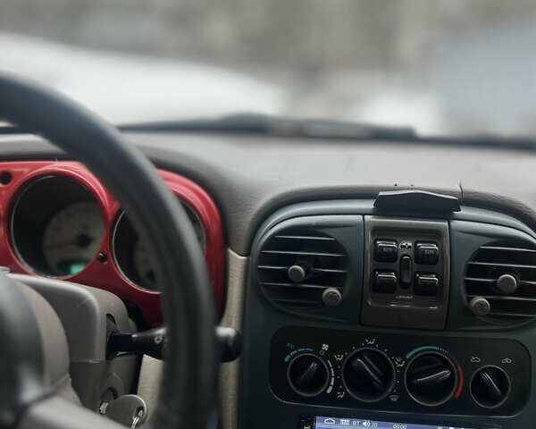 Красный Крайслер ПТ Крузер, объемом двигателя 2.43 л и пробегом 300 тыс. км за 3950 $, фото 4 на Automoto.ua