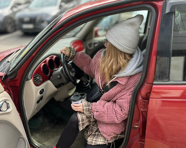 Красный Крайслер ПТ Крузер, объемом двигателя 2.43 л и пробегом 300 тыс. км за 3950 $, фото 3 на Automoto.ua