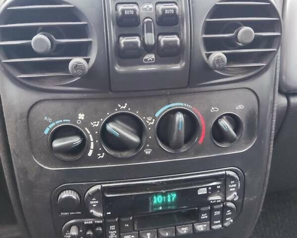 Серый Крайслер ПТ Крузер, объемом двигателя 2.2 л и пробегом 321 тыс. км за 2000 $, фото 1 на Automoto.ua