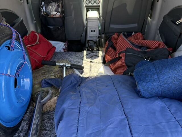 Серый Крайслер ПТ Крузер, объемом двигателя 1.6 л и пробегом 260 тыс. км за 3554 $, фото 4 на Automoto.ua