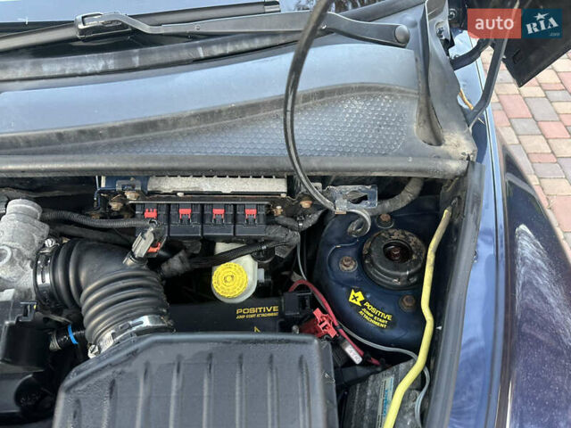 Синий Крайслер ПТ Крузер, объемом двигателя 2.4 л и пробегом 158 тыс. км за 3600 $, фото 17 на Automoto.ua