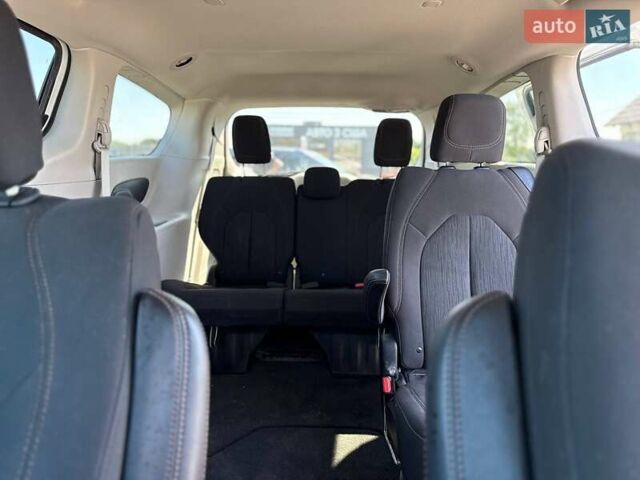 Белый Крайслер Пасифик, объемом двигателя 3.6 л и пробегом 158 тыс. км за 10800 $, фото 8 на Automoto.ua