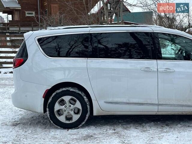 Белый Крайслер Пасифик, объемом двигателя 3.6 л и пробегом 99 тыс. км за 22990 $, фото 6 на Automoto.ua