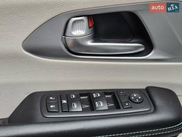 Білий Крайслер Pacifica, об'ємом двигуна 3.6 л та пробігом 99 тис. км за 23900 $, фото 15 на Automoto.ua