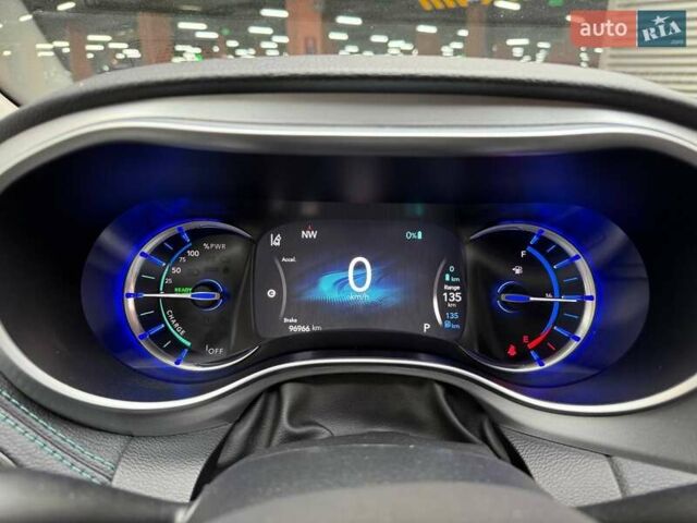 Крайслер Пасифик 2017 в Киеве на Automoto.ua Белый Крайслер Пасифик, объемом двигателя 3.61 л и пробегом 96 тыс. км за 24990 $, фото 18 на Automoto.ua