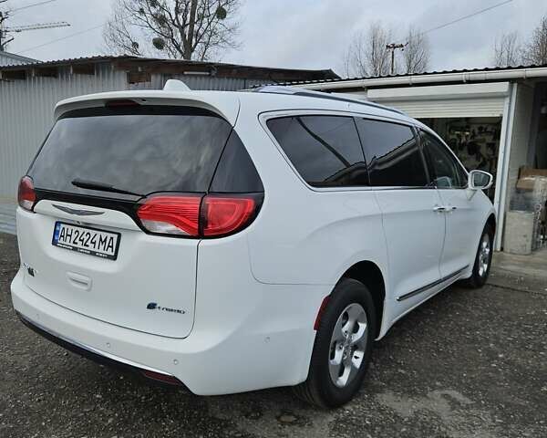 Білий Крайслер Pacifica, об'ємом двигуна 3.61 л та пробігом 98 тис. км за 24000 $, фото 1 на Automoto.ua