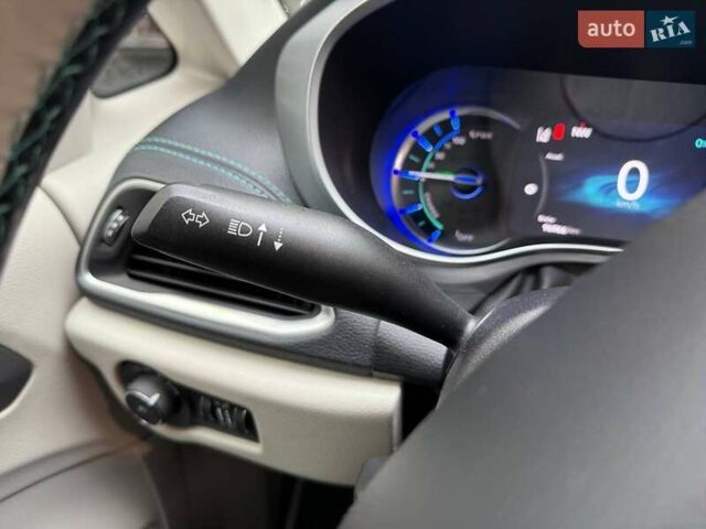 Крайслер Пасифик 2017 в Киеве на Automoto.ua Белый Крайслер Пасифик, объемом двигателя 3.61 л и пробегом 96 тыс. км за 24990 $, фото 17 на Automoto.ua
