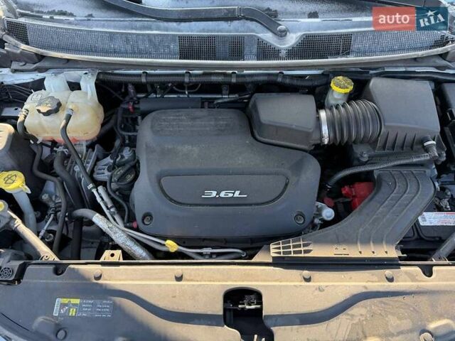 Крайслер Пасифик 2017 в Луцке на Automoto.ua Белый Крайслер Пасифик, объемом двигателя 3.6 л и пробегом 155 тыс. км за 11000 $, фото 5 на Automoto.ua