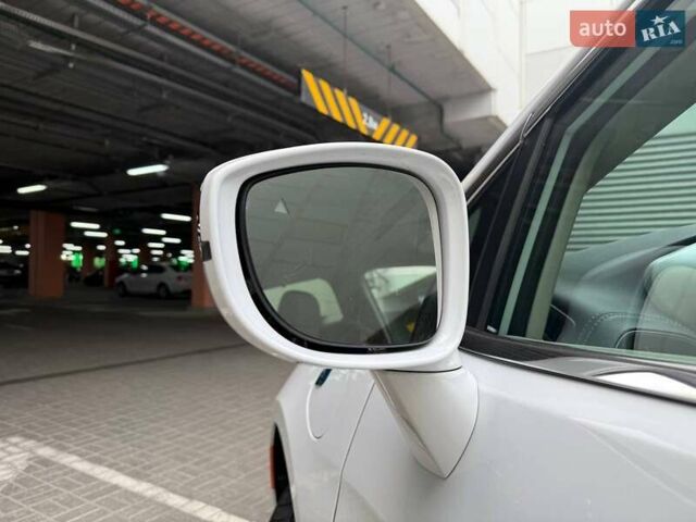 Крайслер Пасифик 2017 в Киеве на Automoto.ua Белый Крайслер Пасифик, объемом двигателя 3.61 л и пробегом 96 тыс. км за 24990 $, фото 8 на Automoto.ua