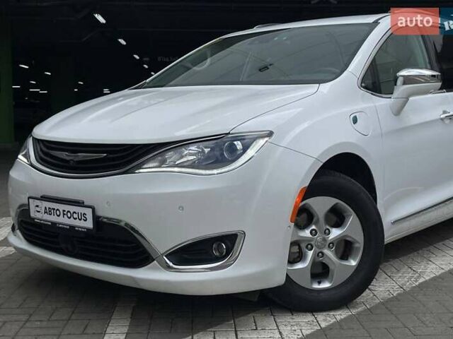 Білий Крайслер Pacifica, об'ємом двигуна 3.61 л та пробігом 96 тис. км за 26990 $, фото 3 на Automoto.ua