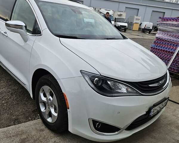 Білий Крайслер Pacifica, об'ємом двигуна 3.61 л та пробігом 98 тис. км за 24000 $, фото 3 на Automoto.ua