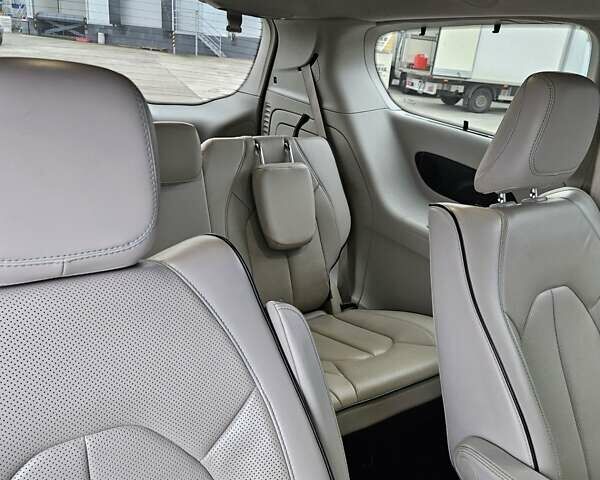 Білий Крайслер Pacifica, об'ємом двигуна 3.61 л та пробігом 98 тис. км за 24000 $, фото 8 на Automoto.ua