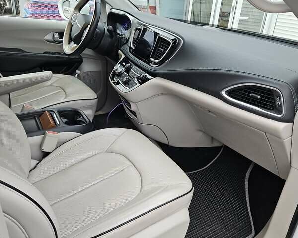 Білий Крайслер Pacifica, об'ємом двигуна 3.61 л та пробігом 98 тис. км за 24000 $, фото 6 на Automoto.ua