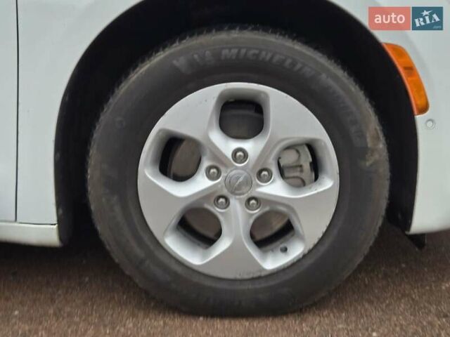 Білий Крайслер Pacifica, об'ємом двигуна 3.6 л та пробігом 99 тис. км за 23900 $, фото 17 на Automoto.ua