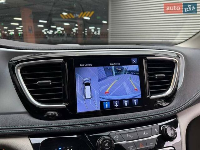 Крайслер Пасифик 2017 в Киеве на Automoto.ua Белый Крайслер Пасифик, объемом двигателя 3.61 л и пробегом 96 тыс. км за 24990 $, фото 21 на Automoto.ua